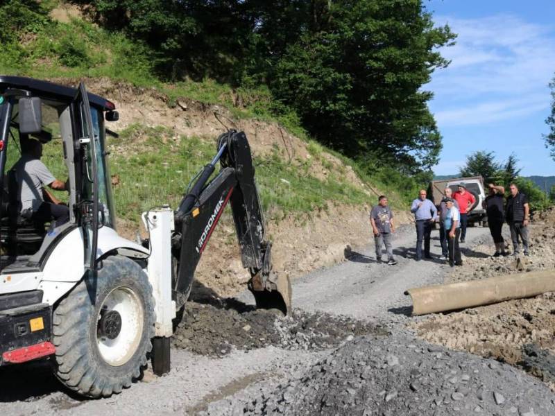 ცაგერის მუნიციპალიტეტში მიმდინარეობს სოფელ ზედა და ქვედა ლუხვანოს საავტომობილო გზის...